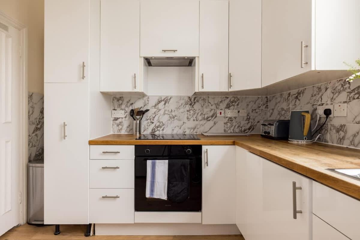 The Notting Hill Base - Charming 2bdr With Balcony London