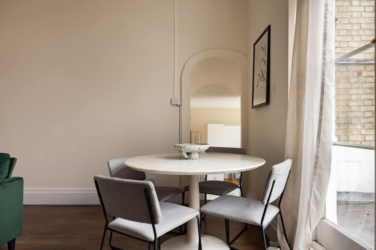 The Notting Hill Base - Charming 2bdr With Balcony * London